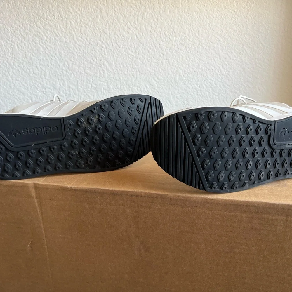 Adidas Sneakers size 9 - Picture 6 of 9